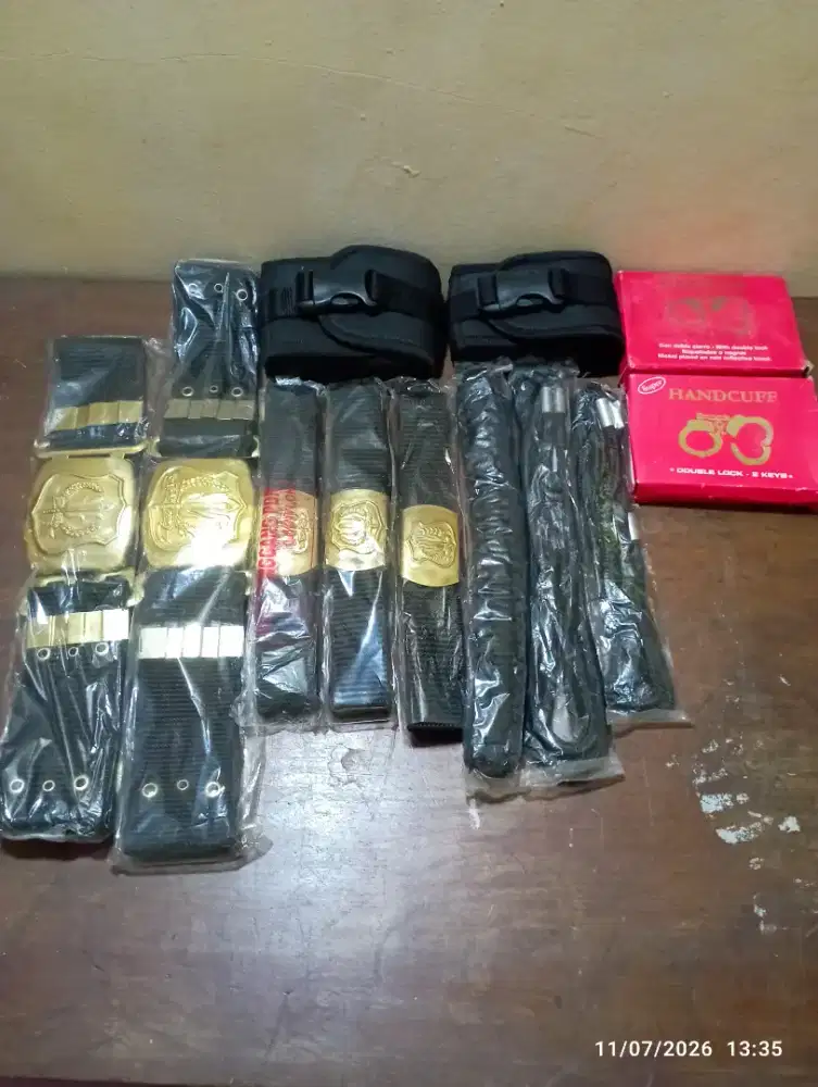 Atribut kelengkapan satpam