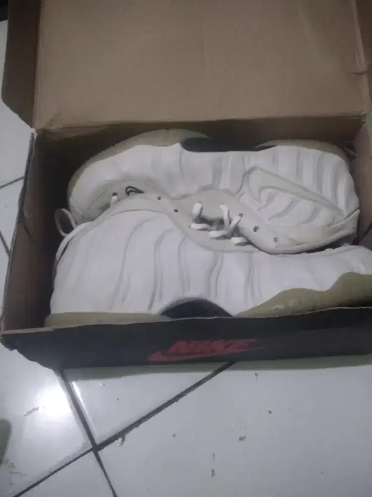 Sepatu nike jordan.putih size 40