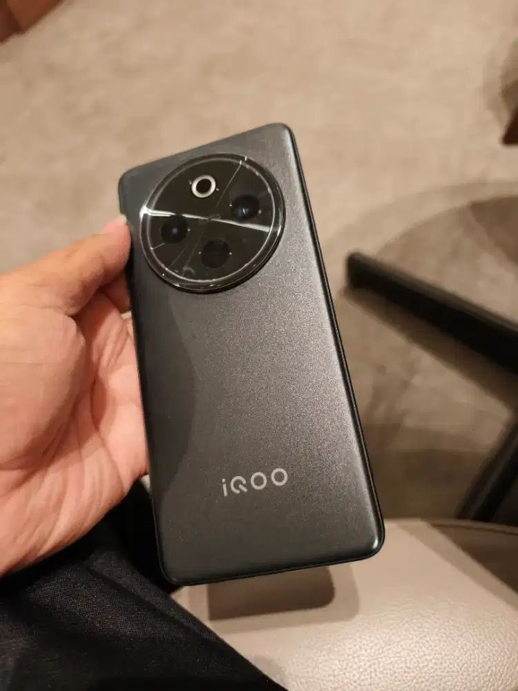 Iqoo Z10 Black 12/512 Pemakaian Pribadi