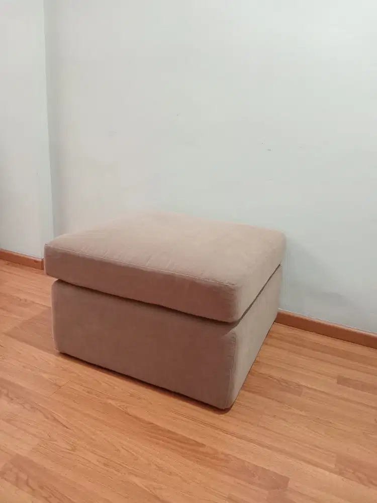 Pouf Sofa / Ottoman Bekas – Multifungsi, Kondisi Bagus