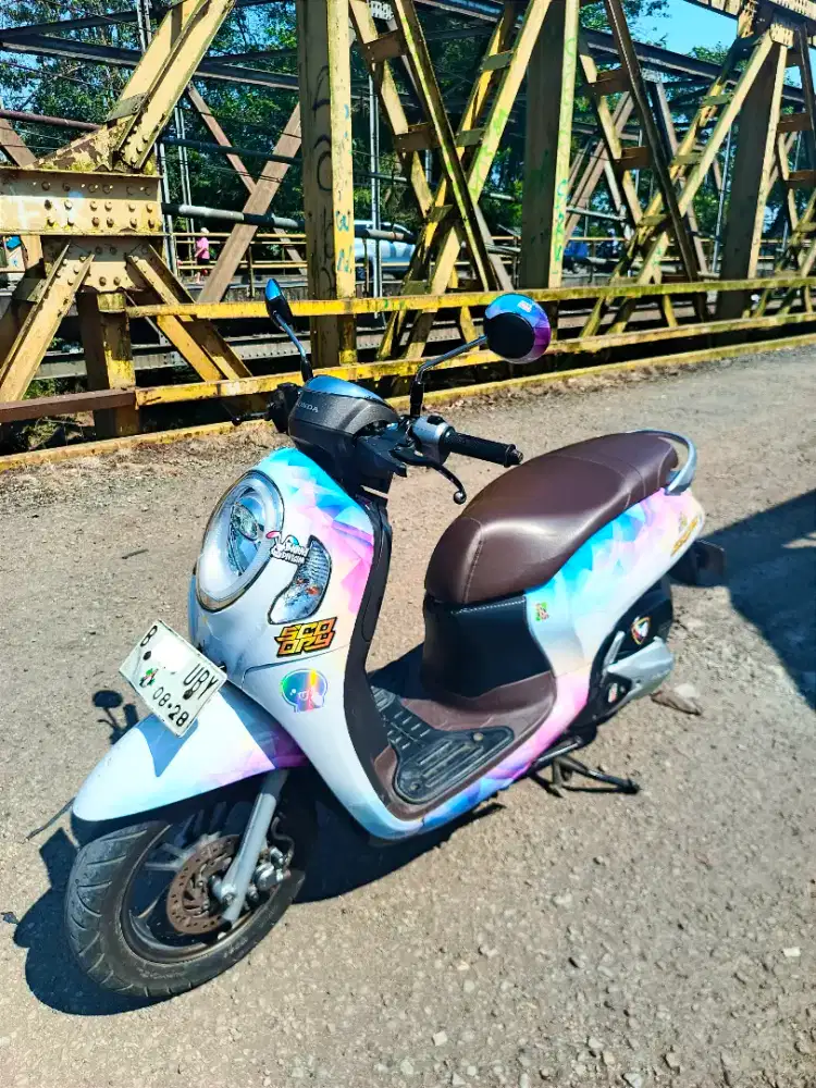 SCOOPY 2023 Putih Dop