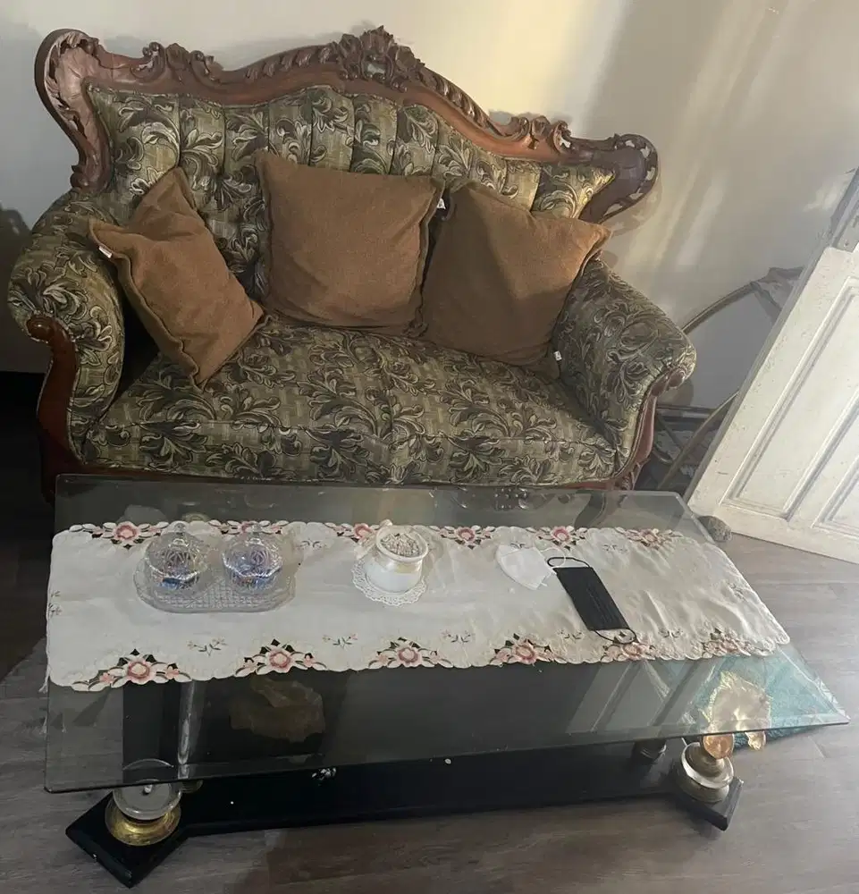 Dijual sofa dan meja kopi