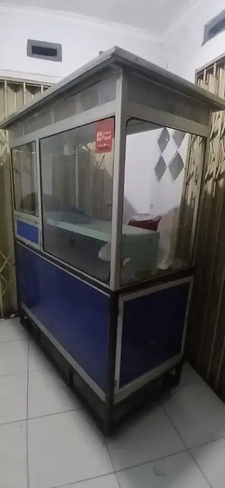 Etalase untuk jualan