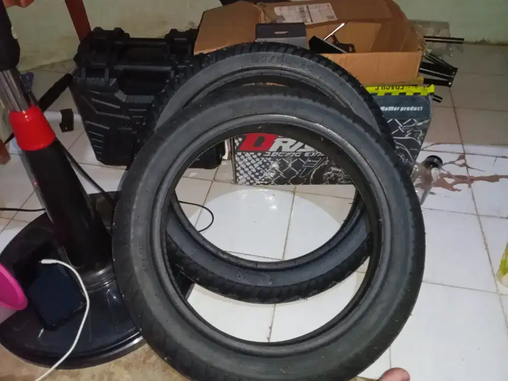 Di jual ban sepasang non merek uk 80/90&/90/90 ring 14 nego tipis
