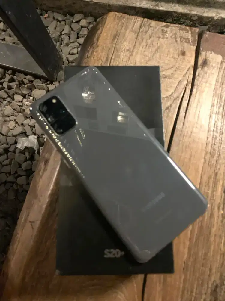 SAMSUNG S20+ 8/128