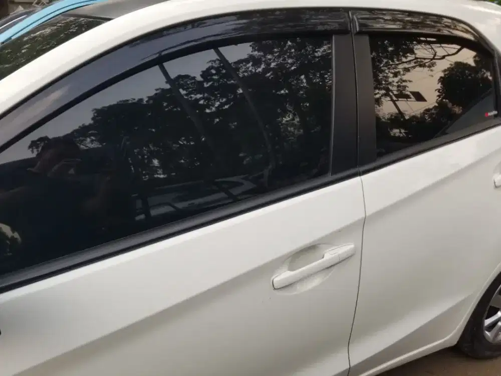 Lapak pemasangan kaca film mobil