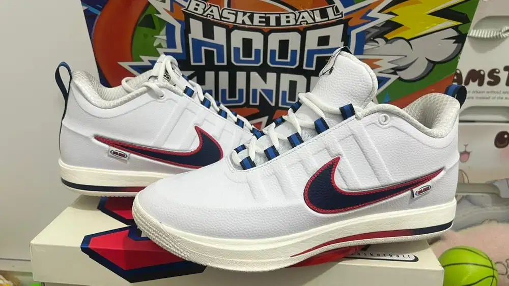 Sepatu basket. nike book 2 wnba 30th anniversary