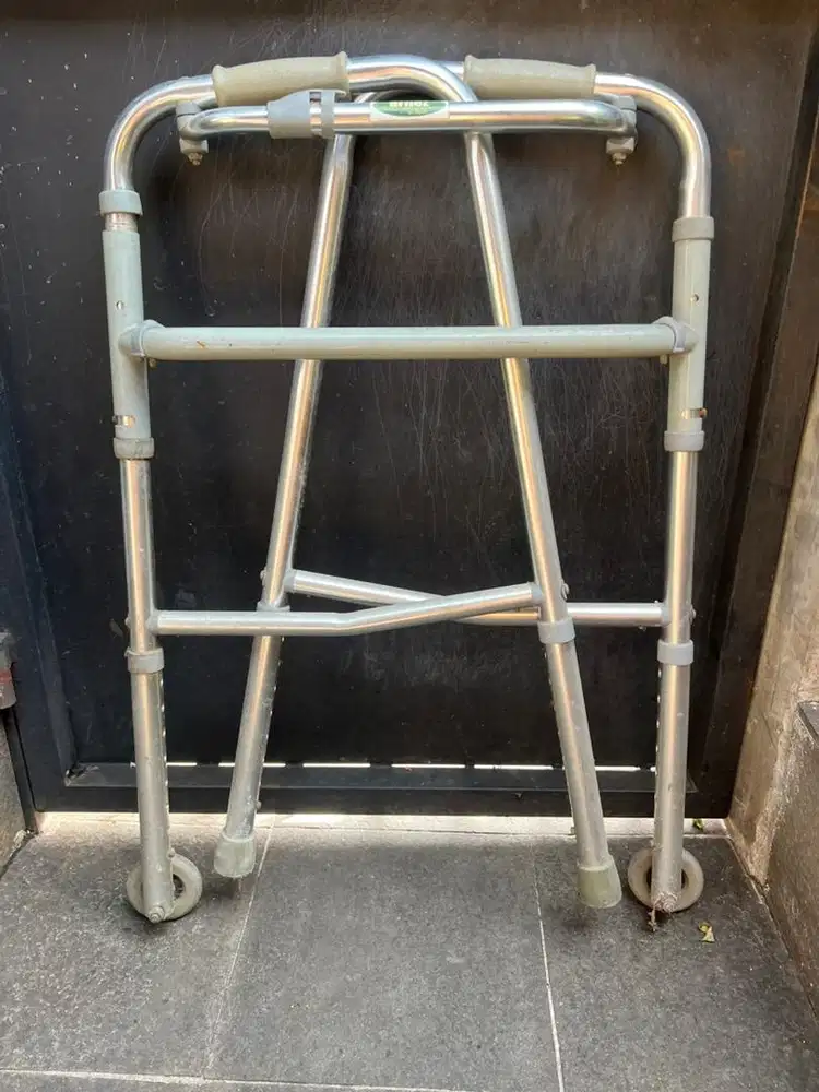 Walker Aluminium Alat Bantu Jalan