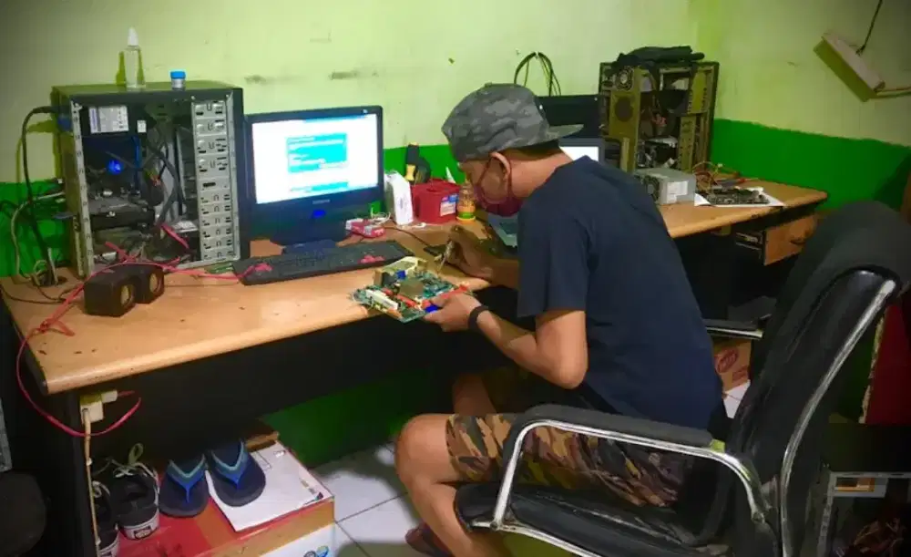 SERVICE COMPUTER