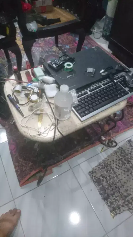 Dijual lemari sudut, Meja marmer, Dan lemari TV. Bahan Kayu Jati tua