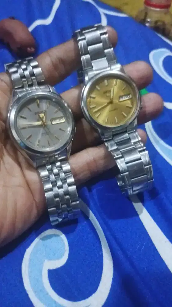 Jam tangan otomatis Seiko 5