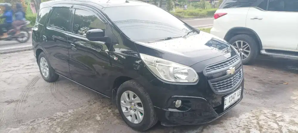 Jual chevrolet spin 1.2 LT th 2014