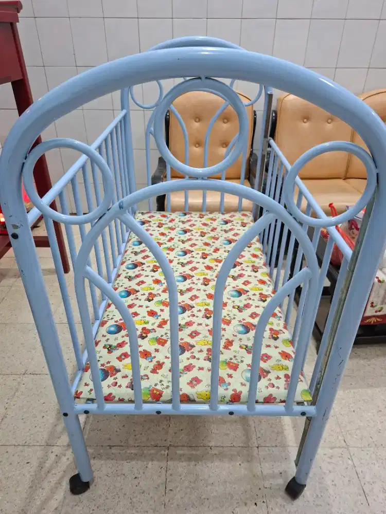 Dijual tempat tidur bayi bekas