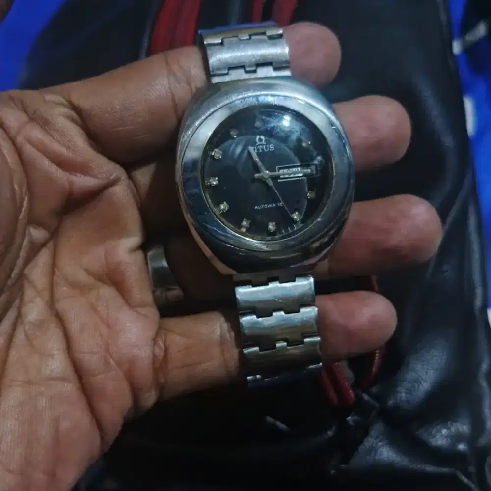 Jam tangan otomatis titus