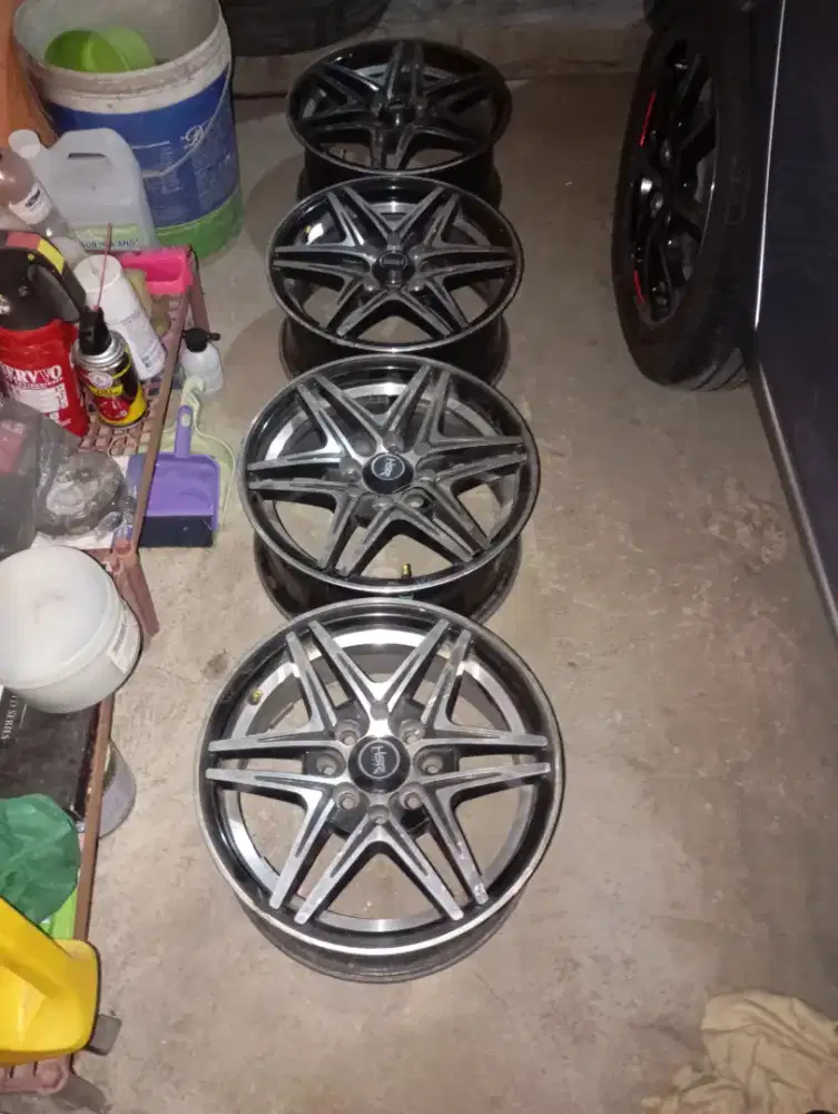 Velg resing R14. Pcd 100/114 mulus. Lobang baut 8.