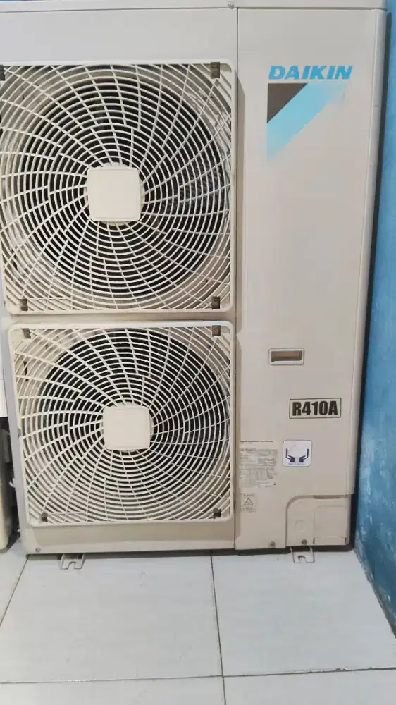 Outdoor AC Daikin cassete 4 pk