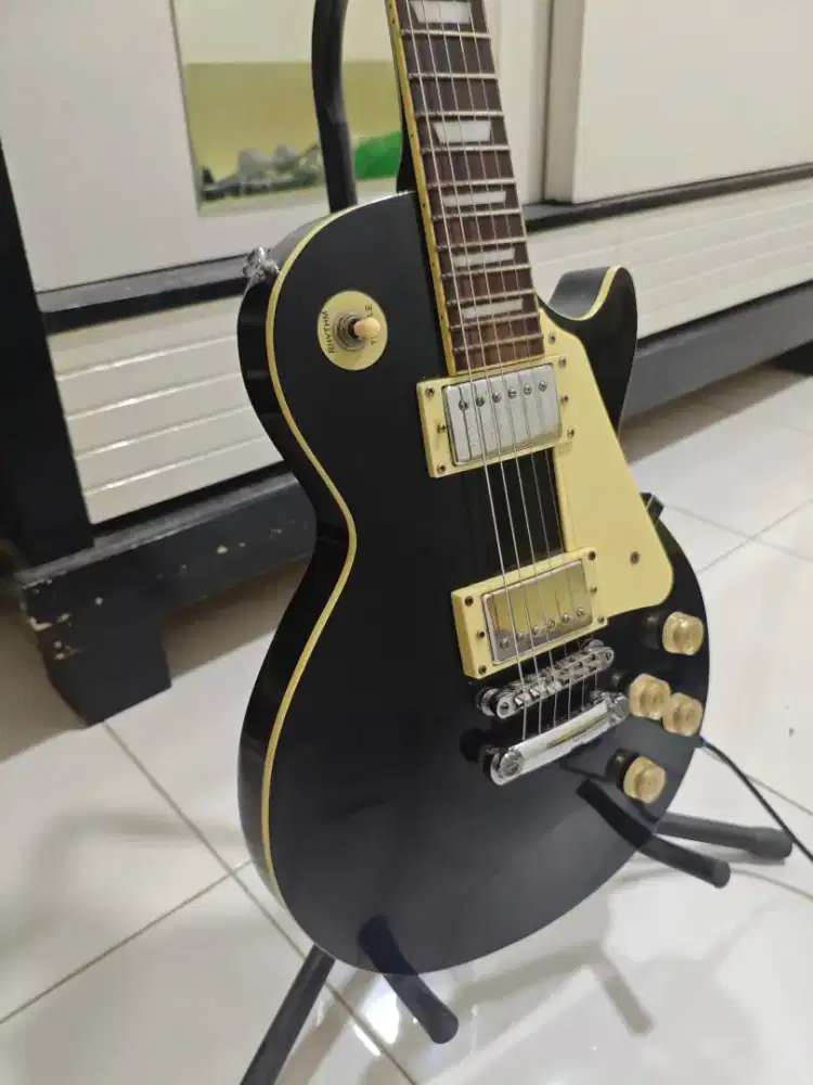 Gitar model Gibson lespaul custom