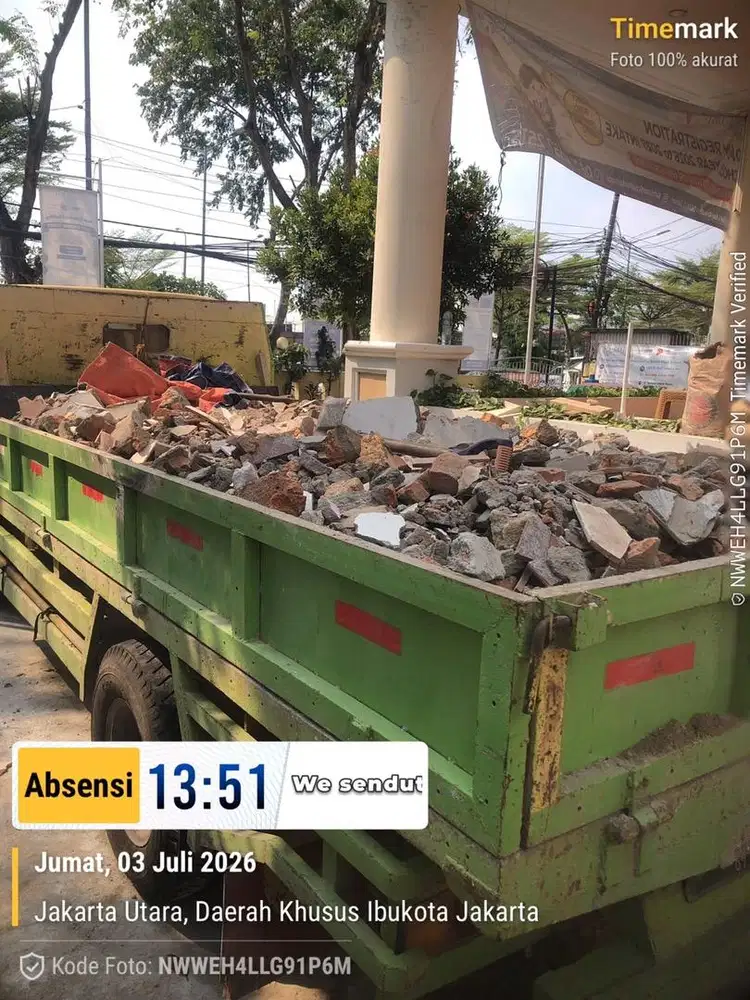 Urugan material puing dan buang puing