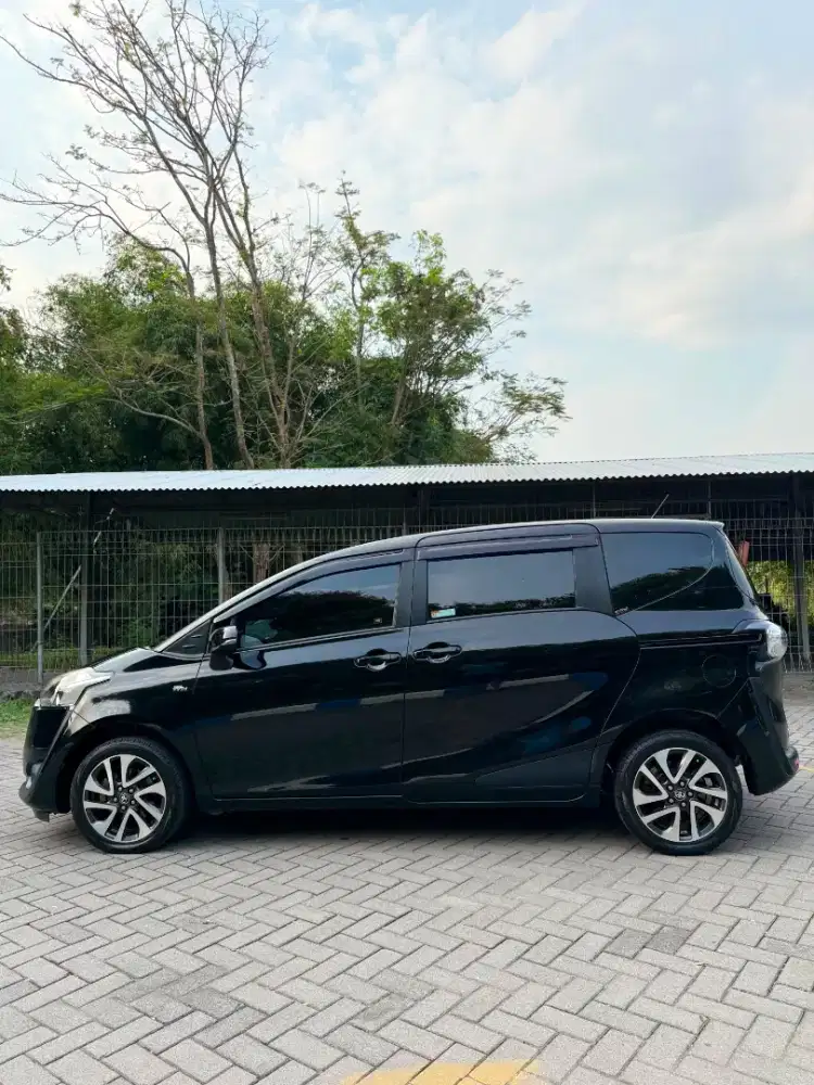 Sienta v 2017 A/T km rendah