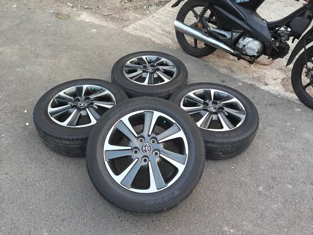 Jual vleg OEM voxi R16 pcd 5x114.3 kond mulus ban tebel mrek Toyo 4pcs