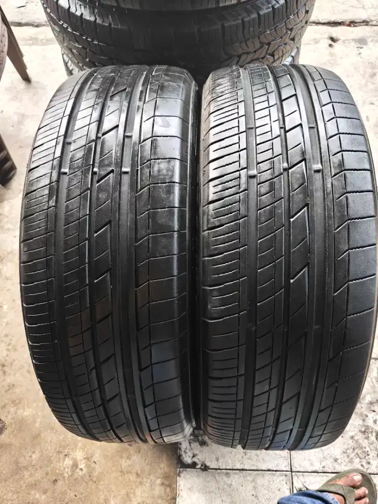 Jual ban copotan mrek Toyo tranphat LU 11 ukuran 215 60 R17 kond 90%