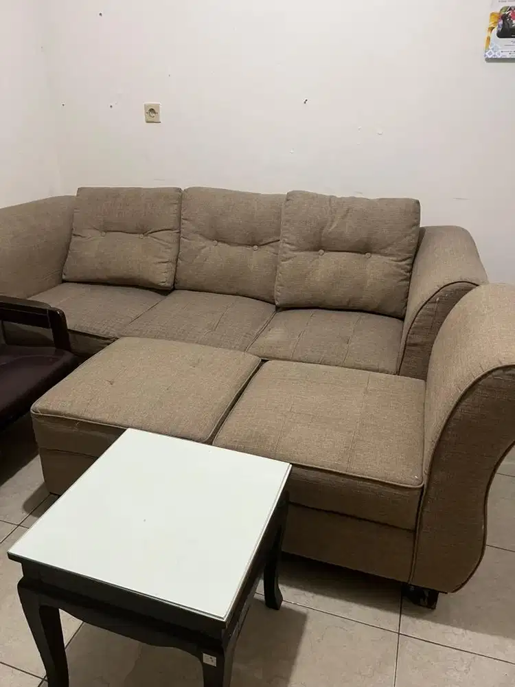 1 set sofa +  meja kecil seperti di gambar