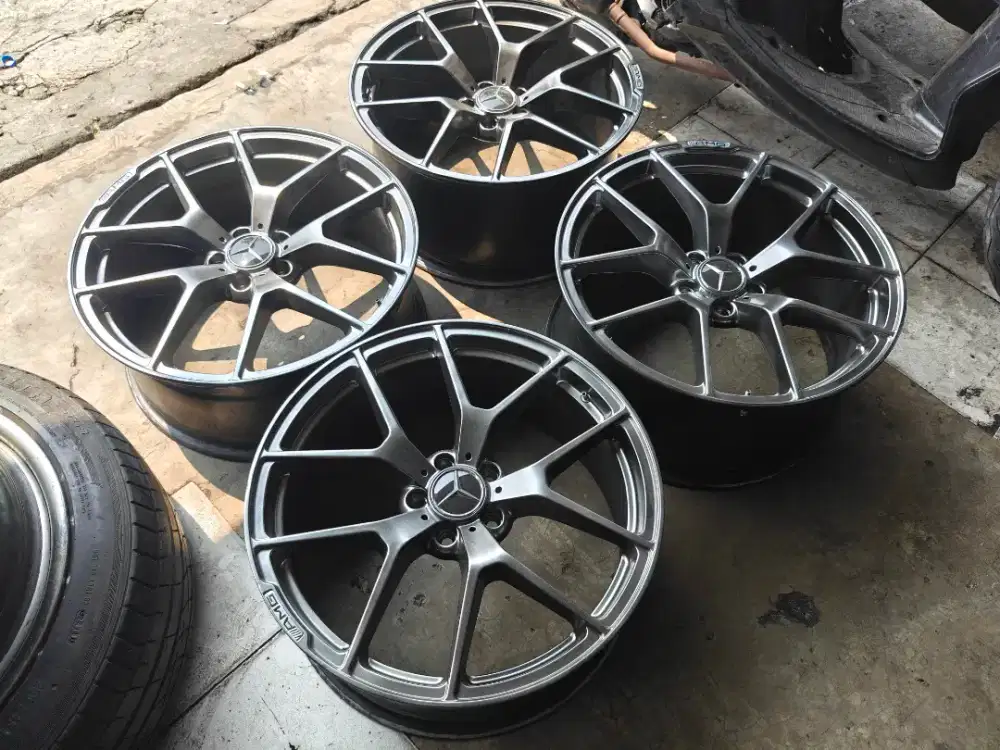 Jual vleg Mercy R20 pcd 5x112.114.3 lbar 8.5/9.5 kond mulus 4pcs.