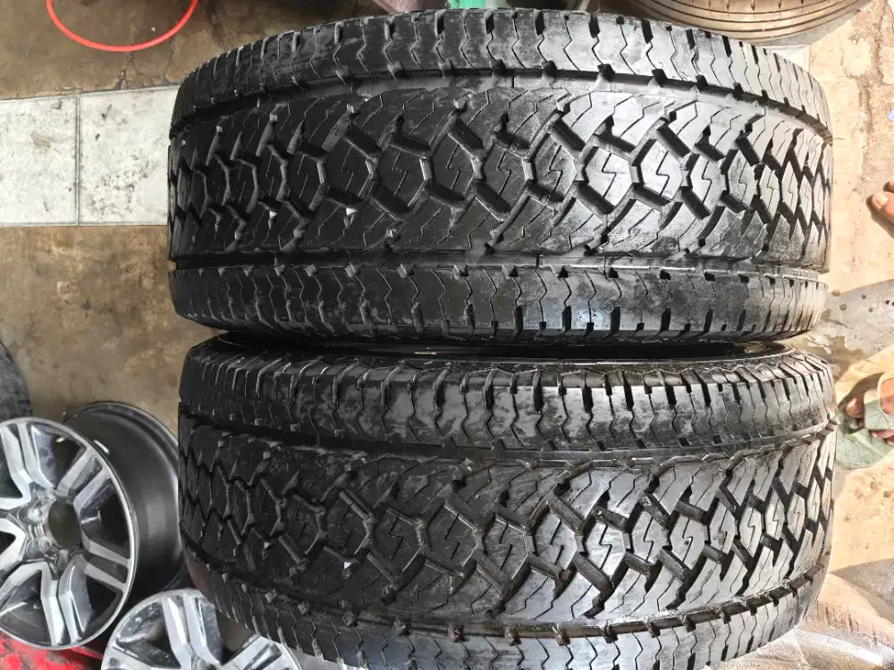 Jual ban copotan mrek Goodyear wrangler ukuran 285 60 R18 kond 95% 2