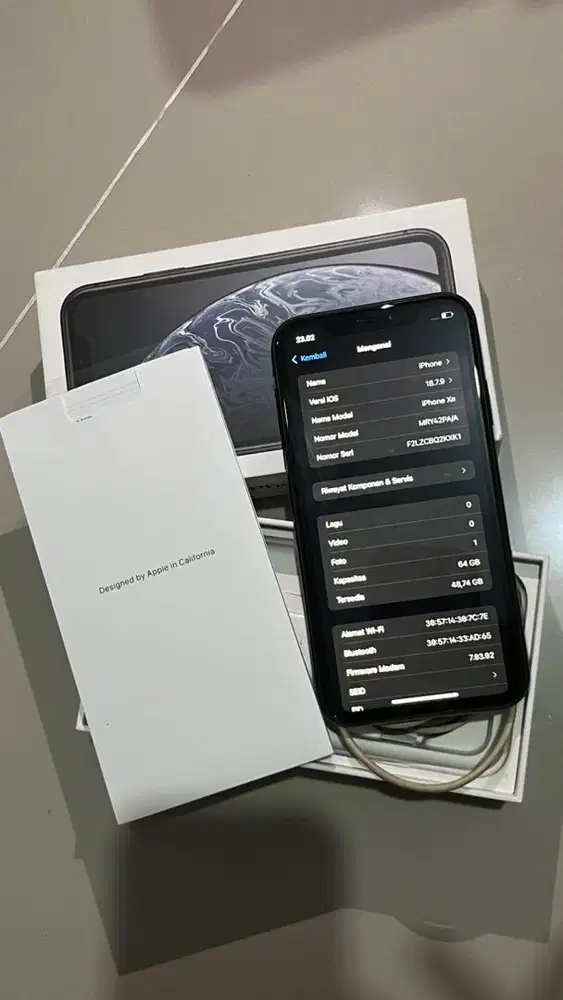 Di jual iPhone XR 64 gb ex IBOX warna hitam