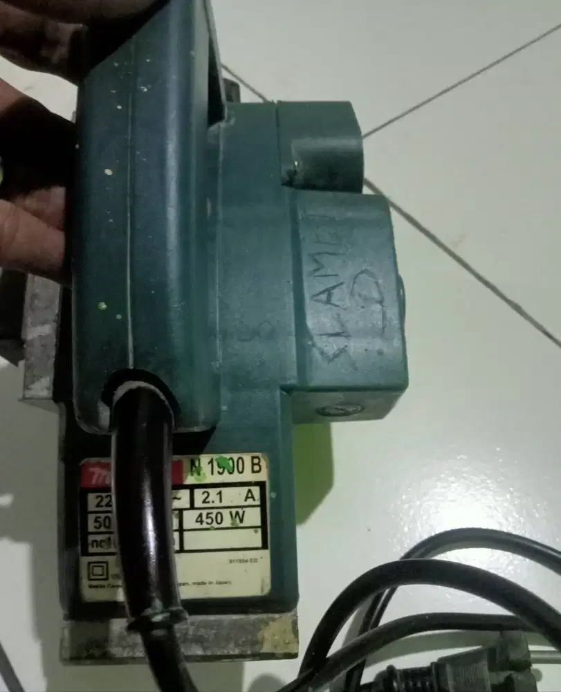 Mesin serut kayu makita N1900B