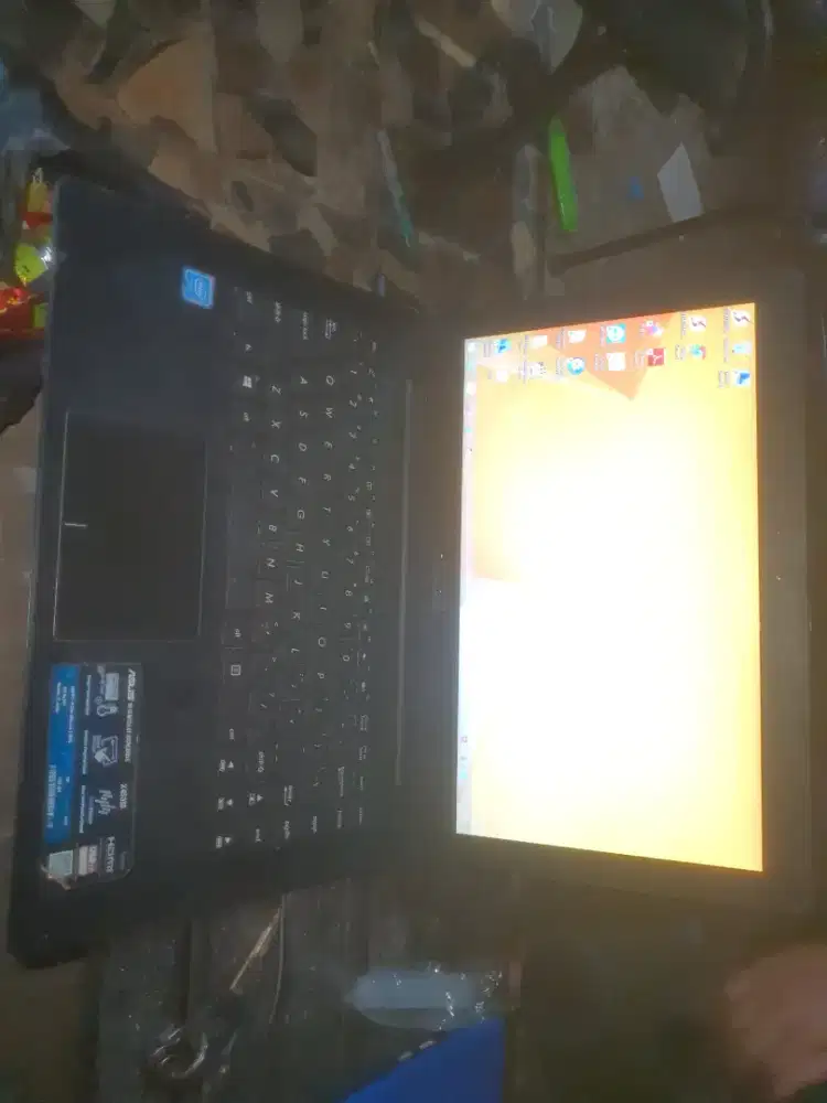 Asus celeron ram 2GB HDD 500 GB masih bawaan pabrik tinggal pakai