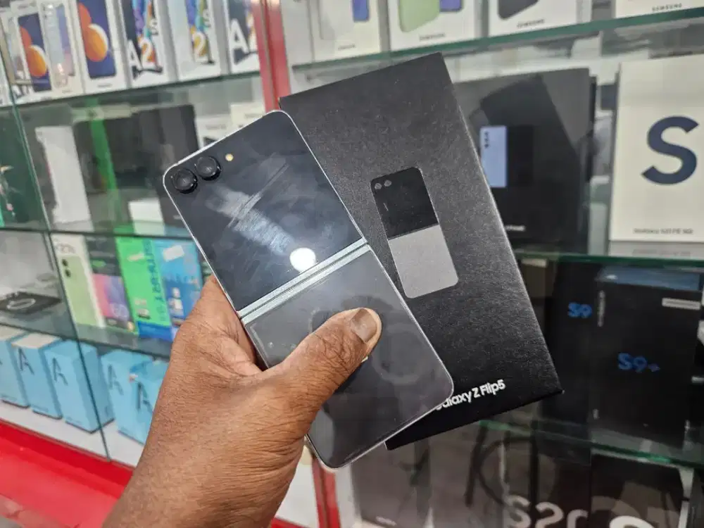 Samsung Z flip 5 8/512gb black mlus lengkap
