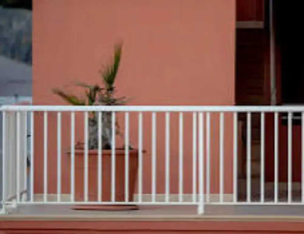 008 balkon minimalis