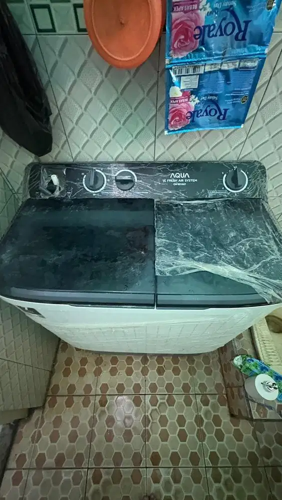 Jual mesin cuci merek Aqua 8kg, pemakaian 2 bulan.