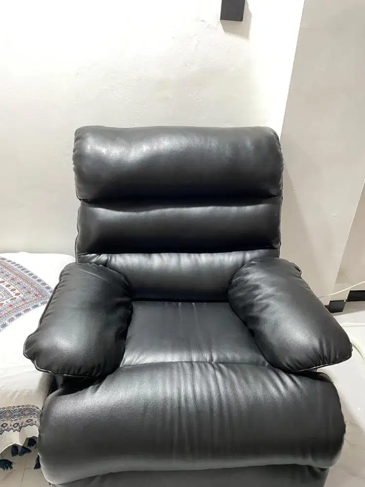 Service sofa bergaransi