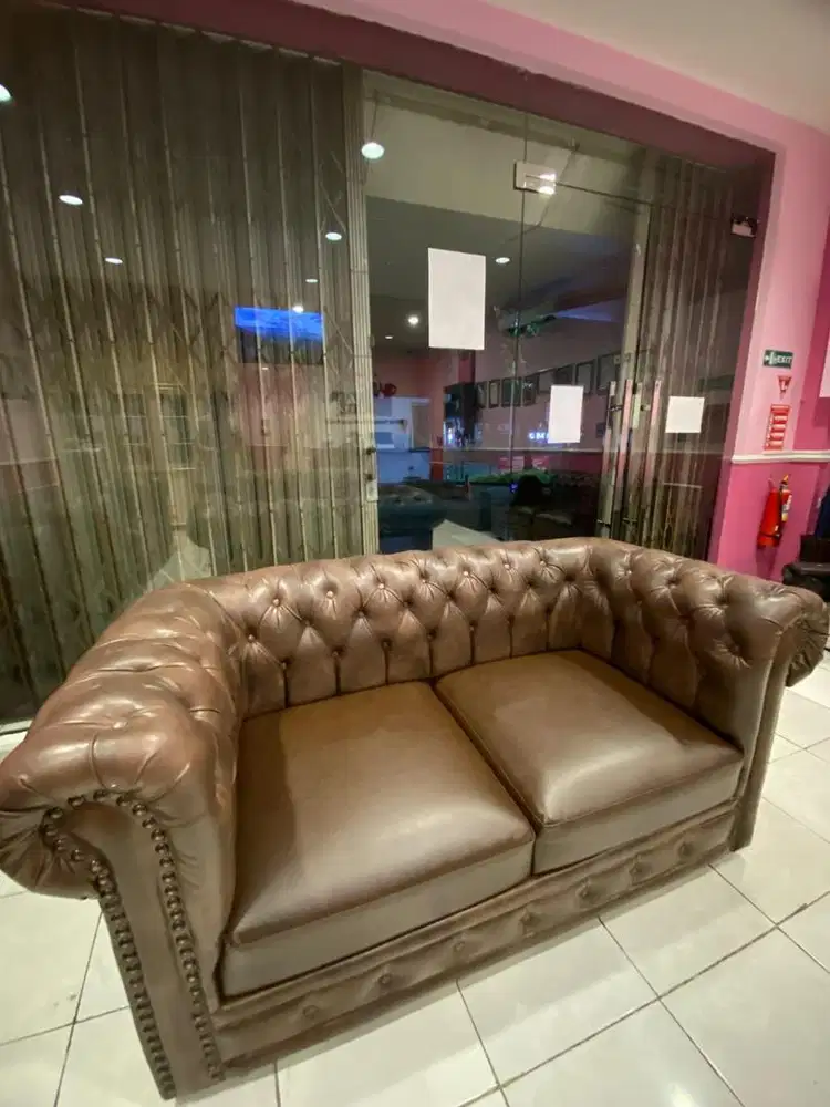 Service sofa bergaransi
