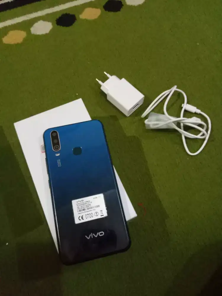Hp vivo Y17 RAM 4/64 kondisi baru kardus