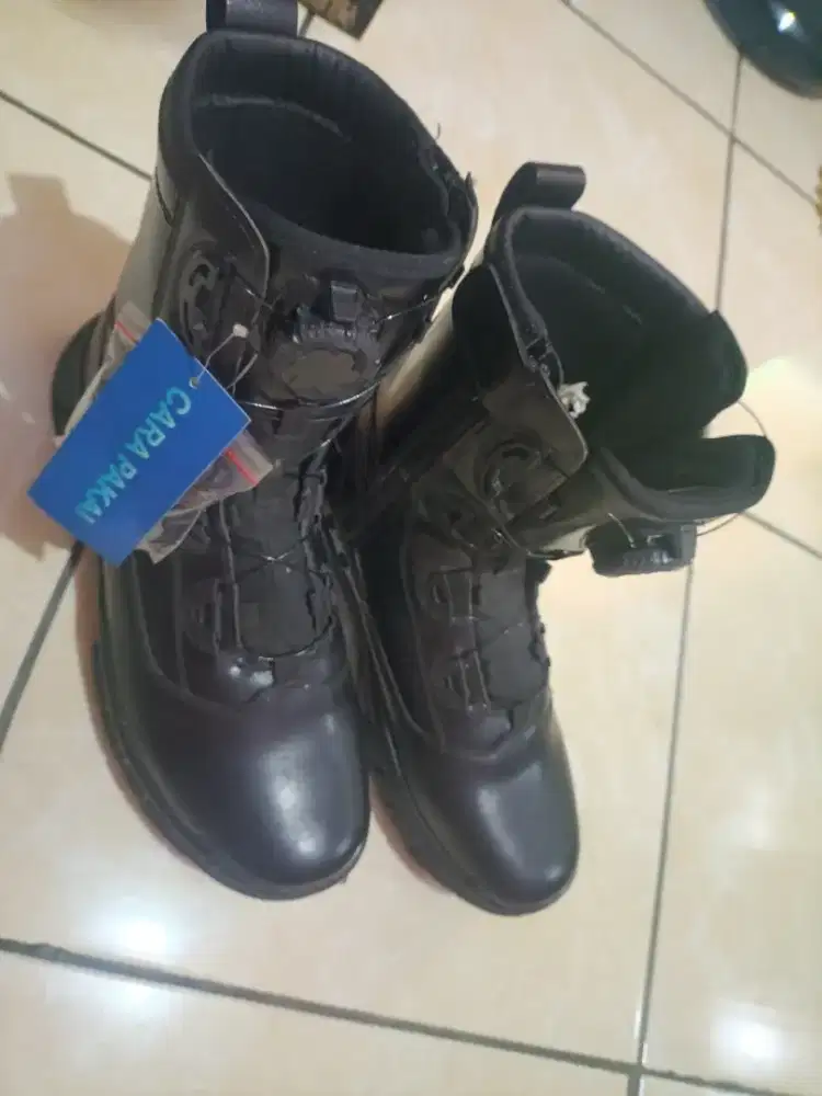 Bismillah dijual sepatu merek Polri kondisi baru