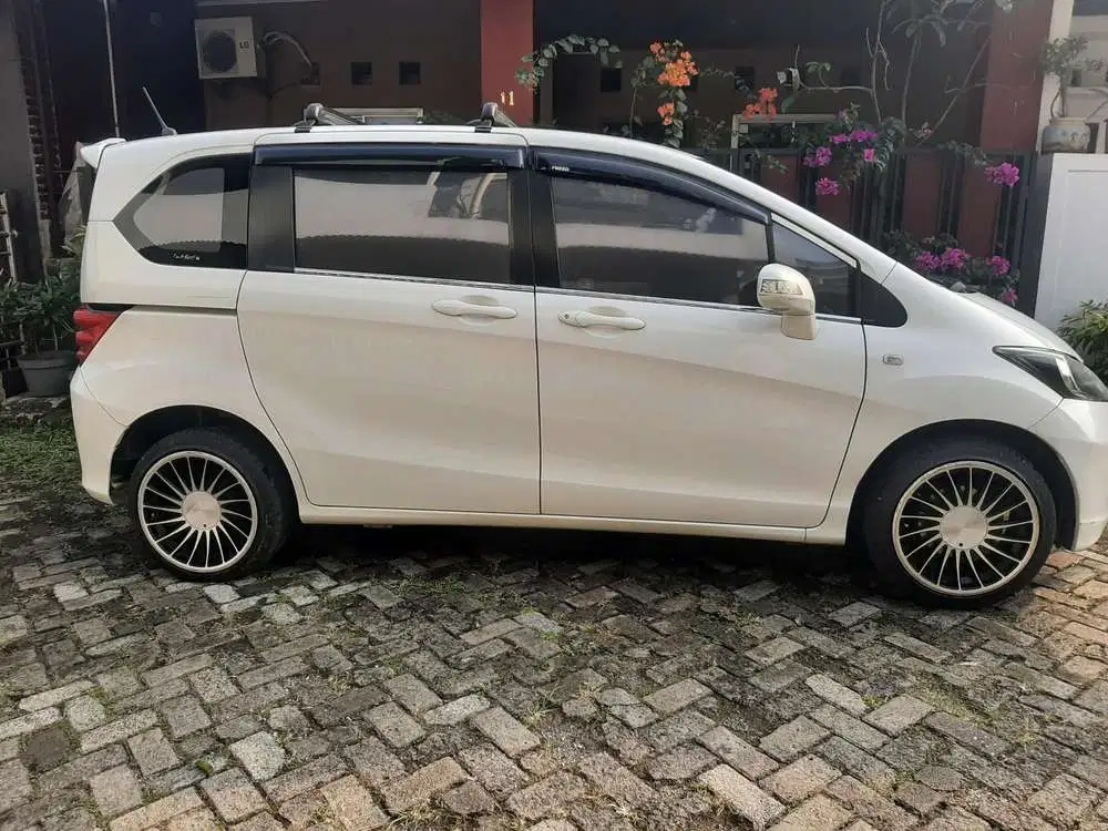 Honda Freed 2011 Bensin