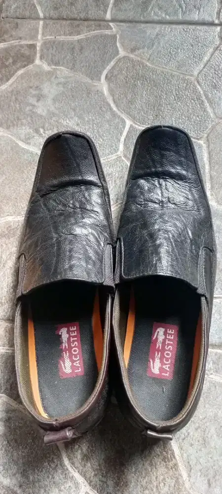 Sepatu formal Lacoste