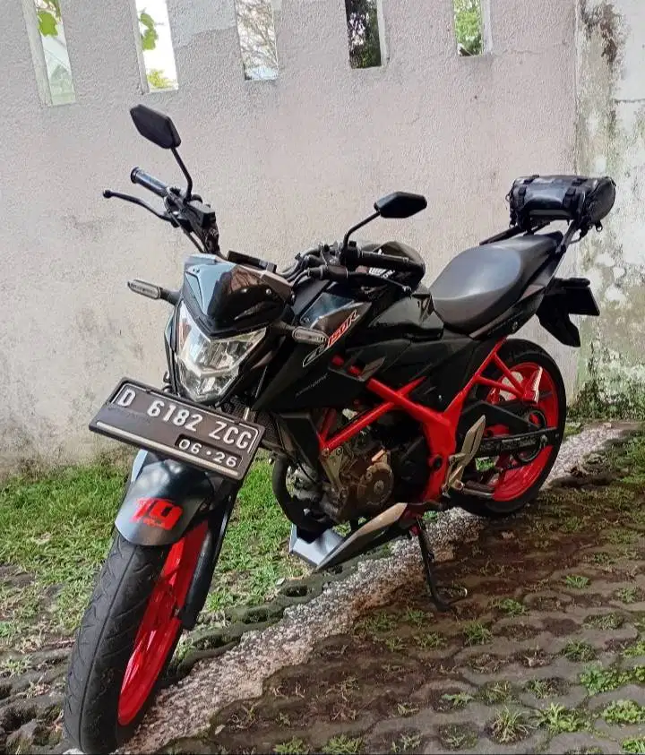 Dijual Honda CB150R tahun 2016.