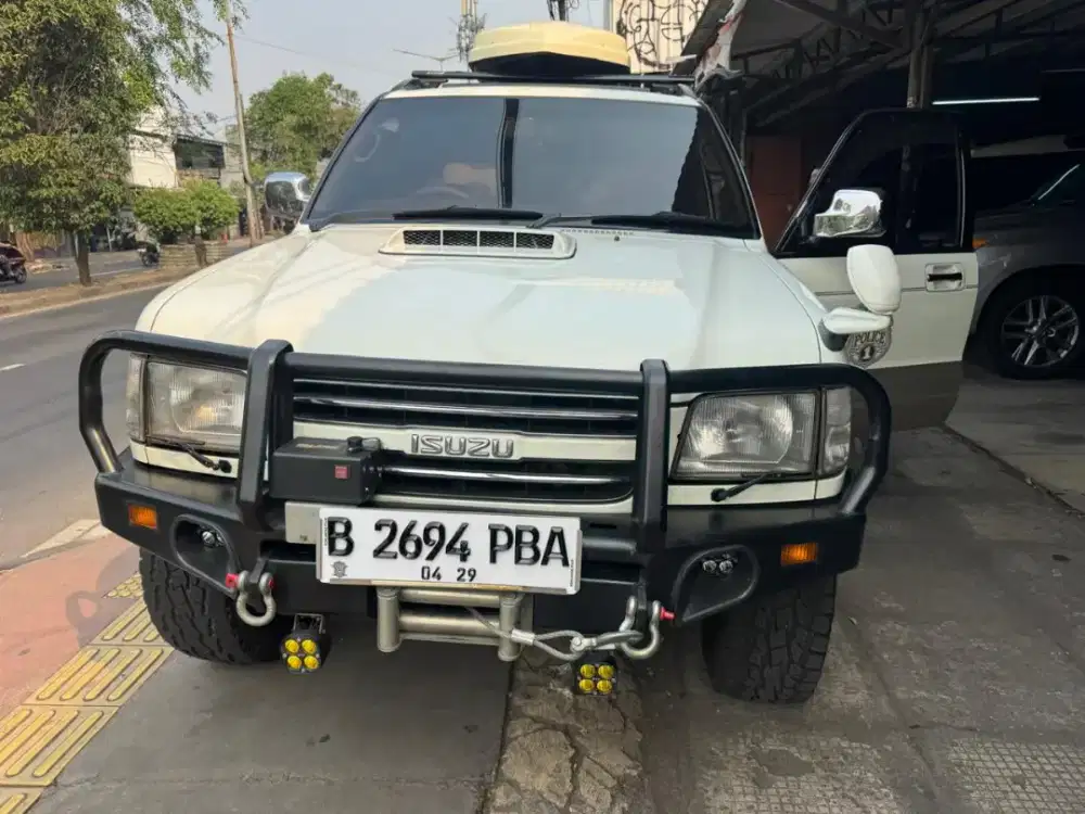 Isuzu bighorn 2001AT diesel 4x4 sunroof barang langka yg matic diesel