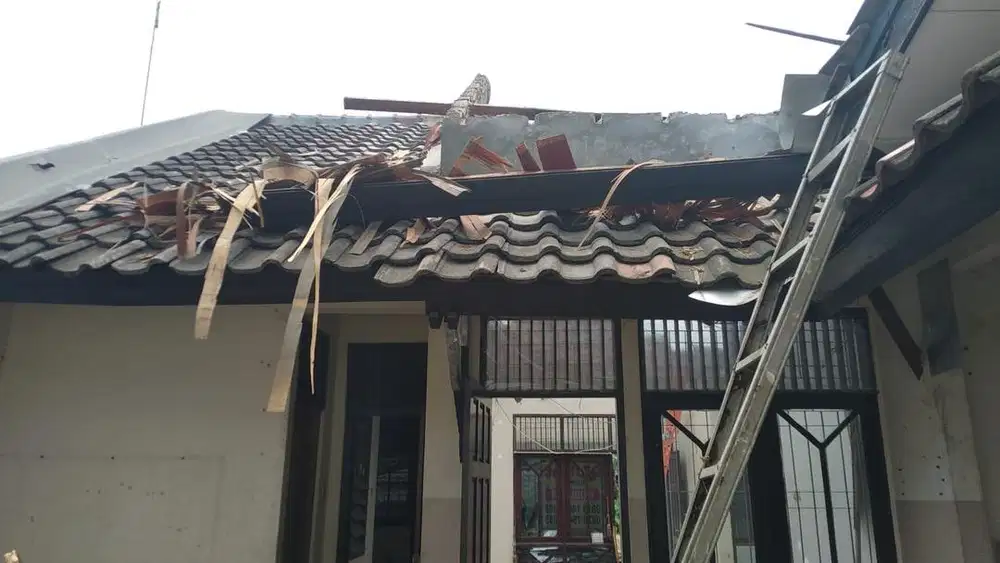 Bongkar pasang atap rumah ke baja ringan