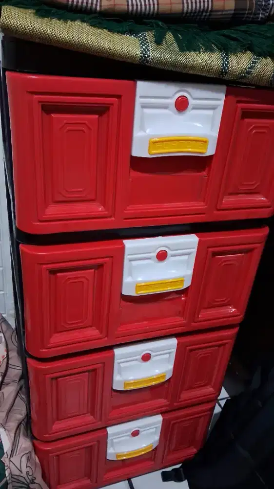 Lemari laci baju 4 susun
