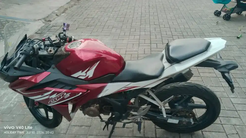 Dijual murah motor honda CBR 150 tahun 2019 surat surat lengkap
