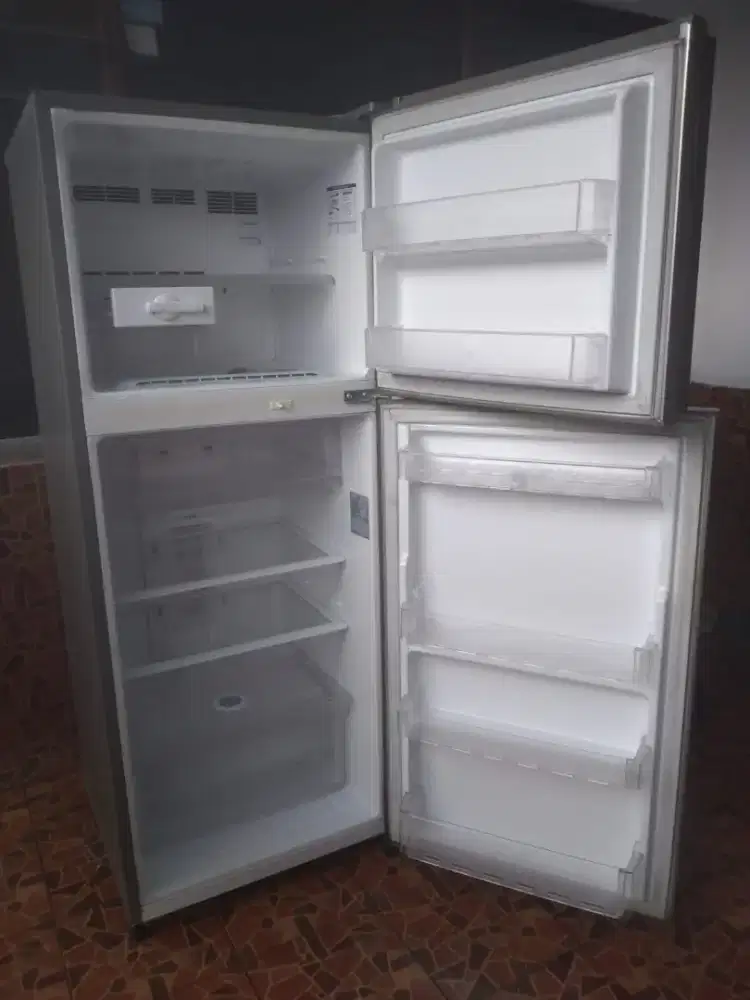 Kulkas LG 2 pintu Murah aja not sharp,samsung,midea