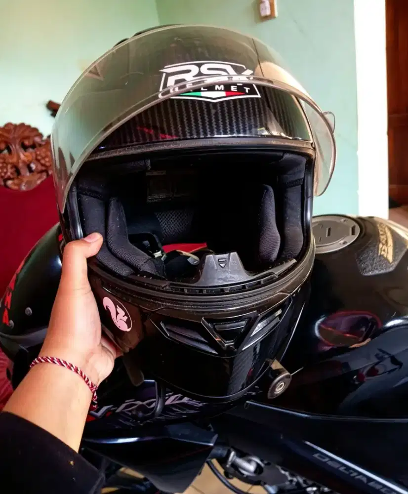 Dijual Helm Full Face RSV FF Zero

Tampilan Mewah Serat Karbon