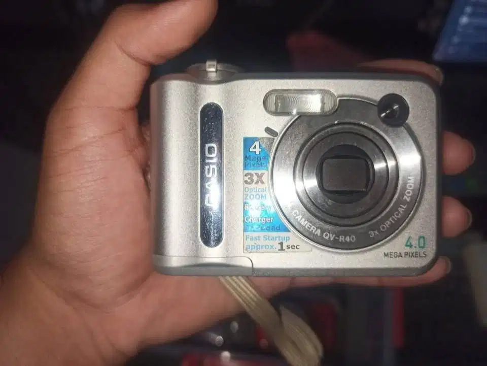 Kamera Digicam Pocket Casio QV-R40 (2003)