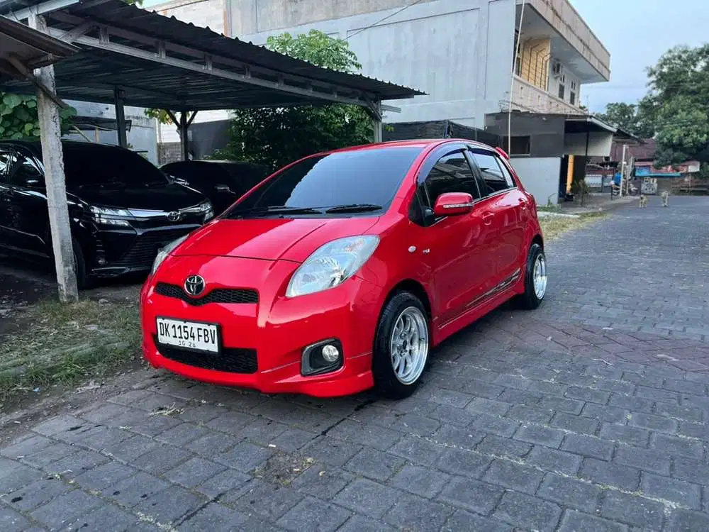 Toyota Yaris E 2013 matic,facelift