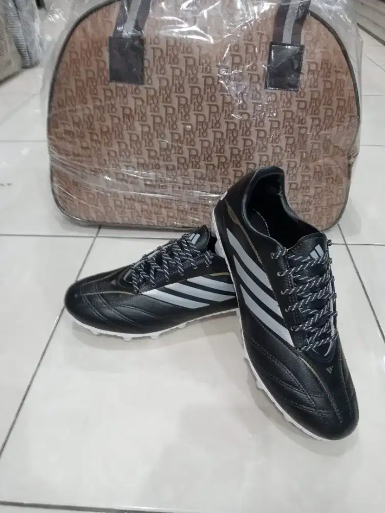 Sepatu bola insole jahitan